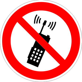 P18 запрещается пользоваться мобильным (сотовым) телефоном или переносной рацией (пластик, 200х200 мм) - Знаки безопасности - Запрещающие знаки - Магазин охраны труда Протекторшоп